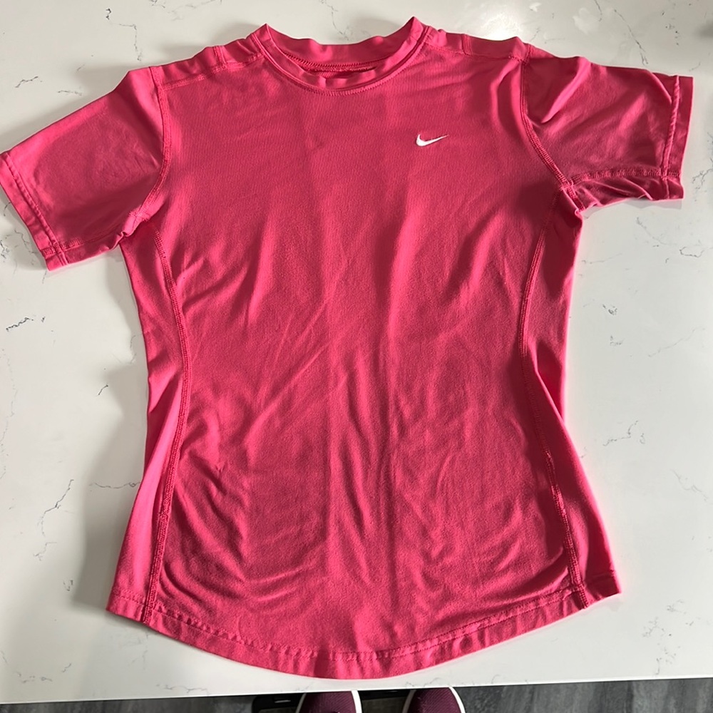 Fitted Nike Tee Sz Small